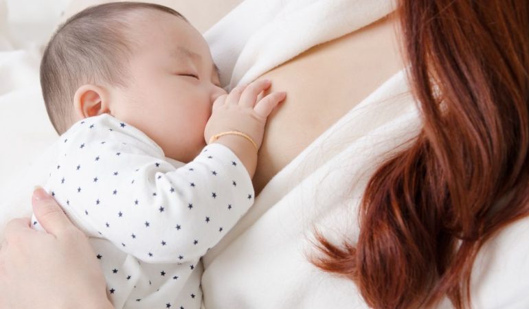 Durasi Menyusui Bayi yang Perlu Moms Tau